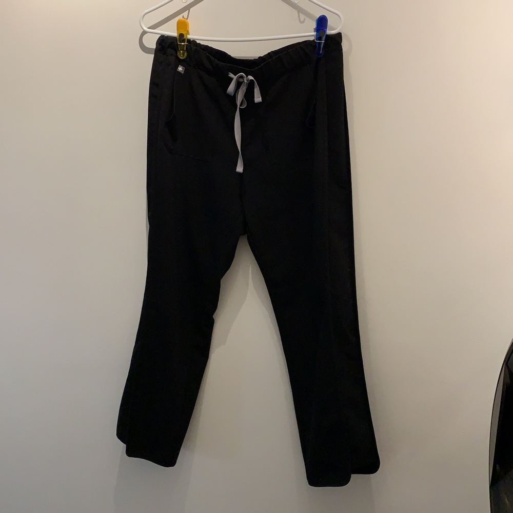 Figs Scrubs Prestea Crop Pants. M. Black.